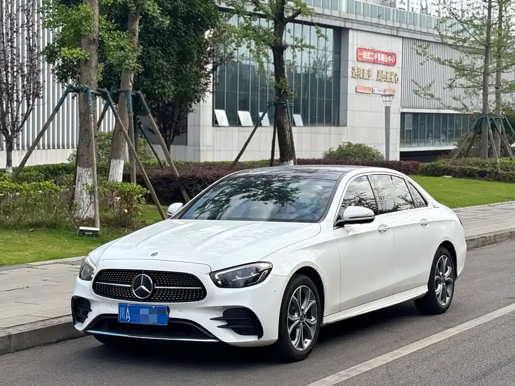 Mercedes-Benz E-Class — фото 1