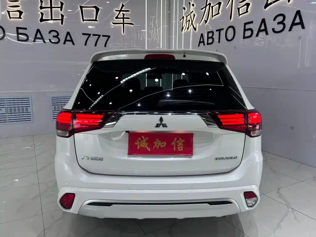 Mitsubishi Outlander — фото 4