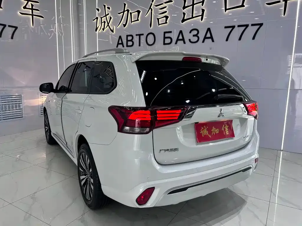 Mitsubishi Outlander — фото 3