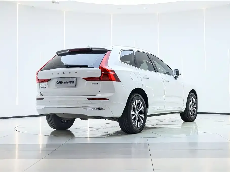 Volvo XC60 — фото 9