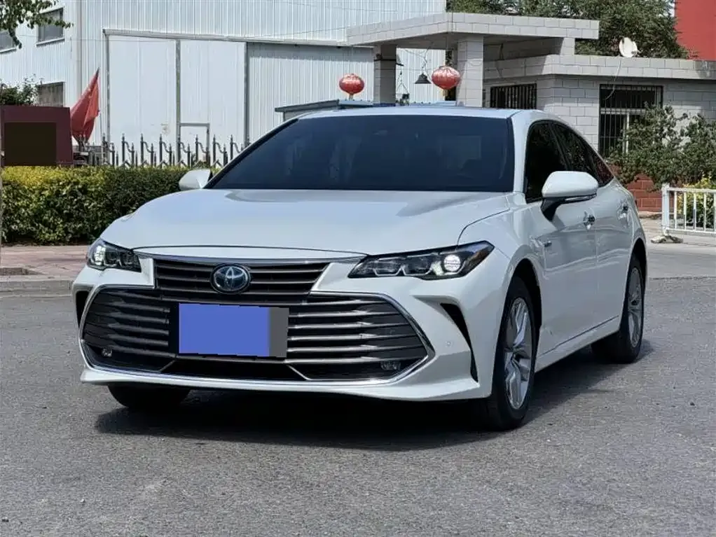 Toyota Avalon — фото 1
