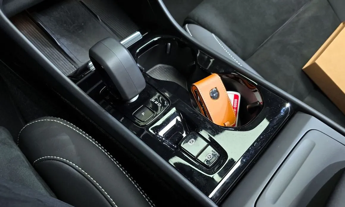 Volvo XC40 2025 из KR, фото 8