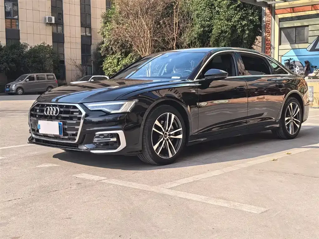 Audi A6L — фото 1