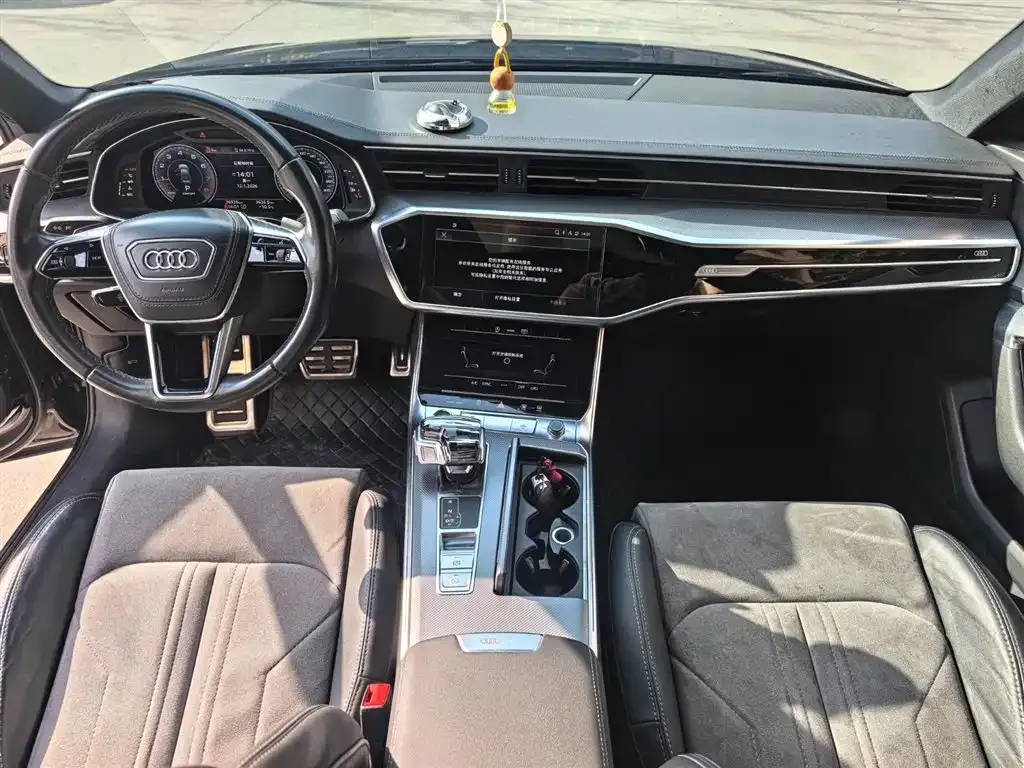 Audi A6L — фото 10