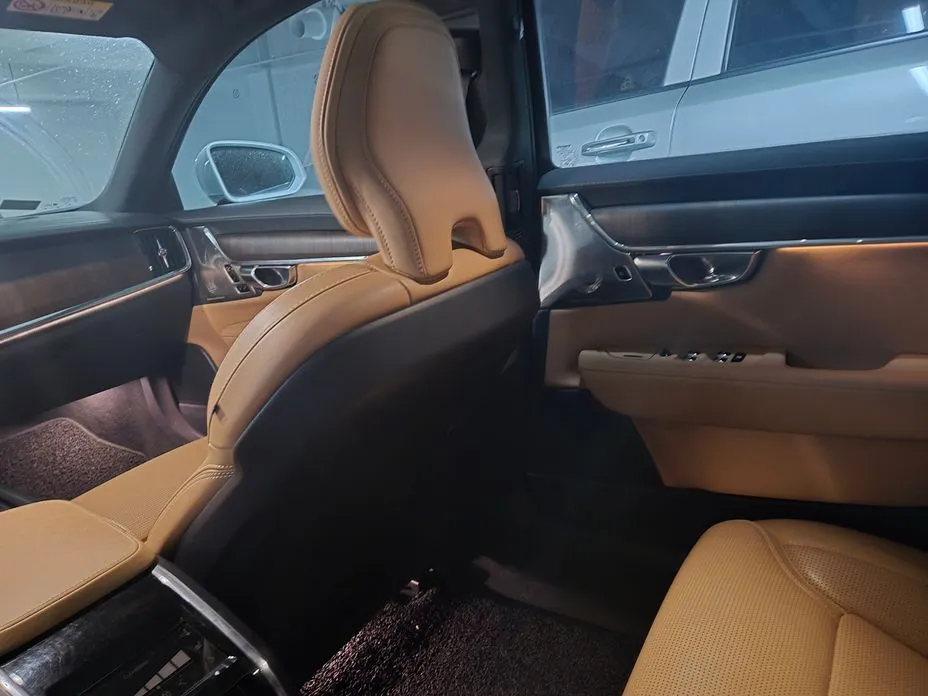 Volvo S90 2023 из KR, фото 2