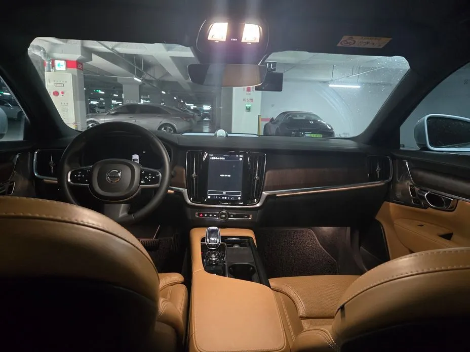 Volvo S90 2023 из KR, фото 3