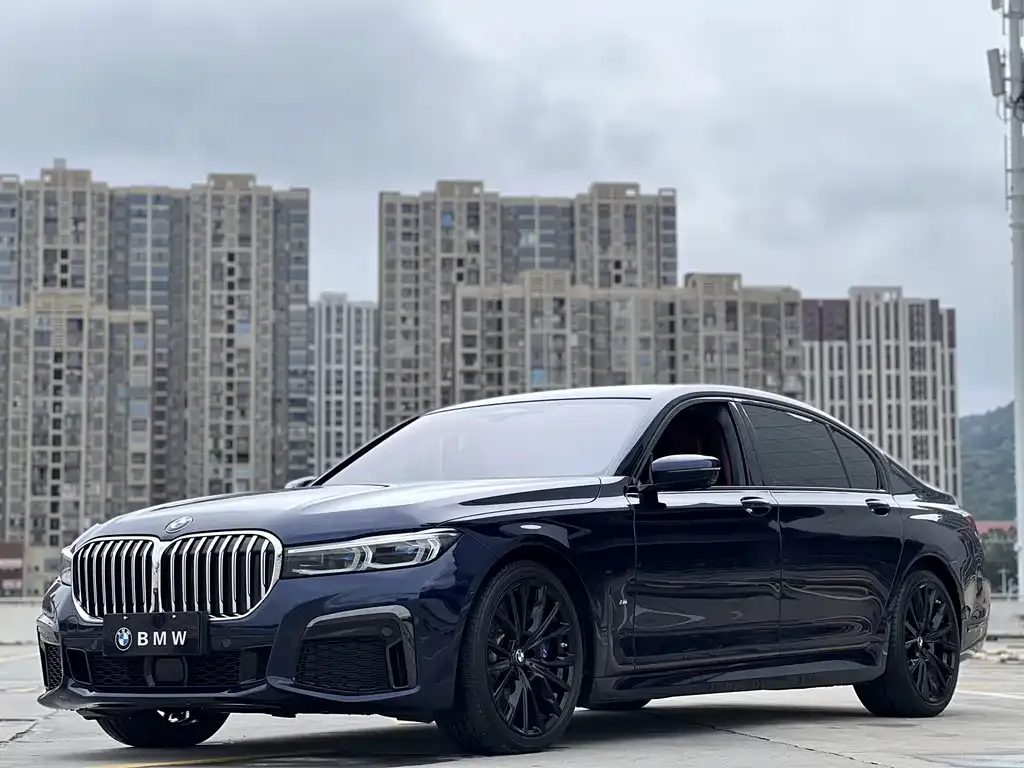 BMW 7 Series — фото 9