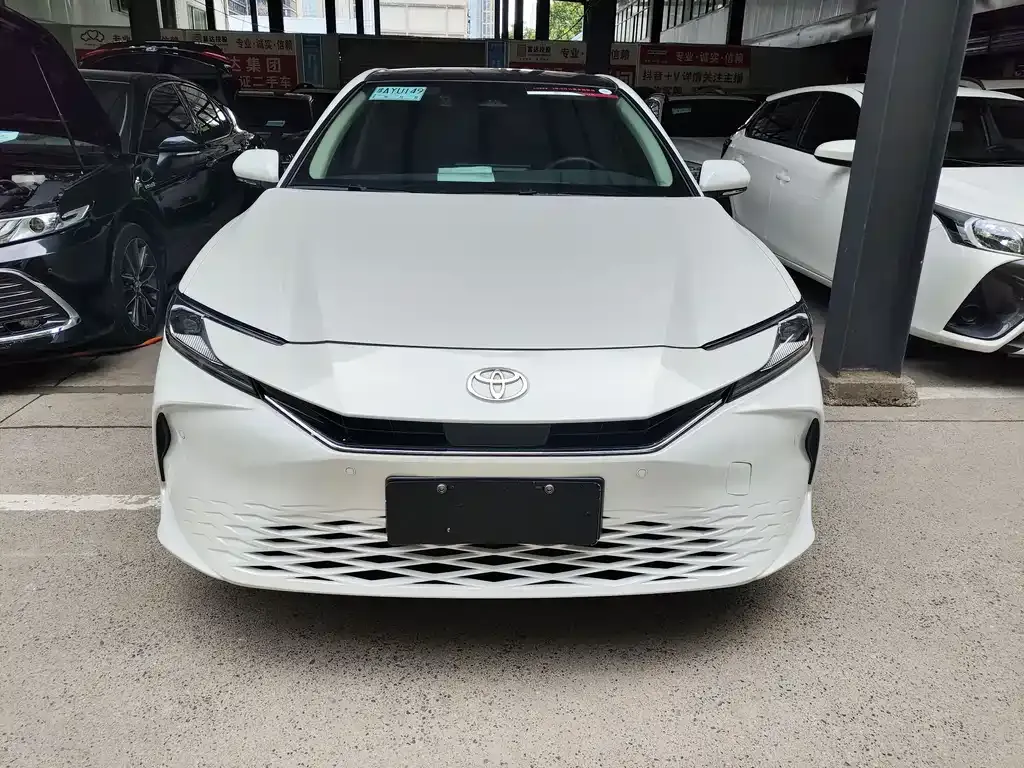 Toyota Camry — фото 7