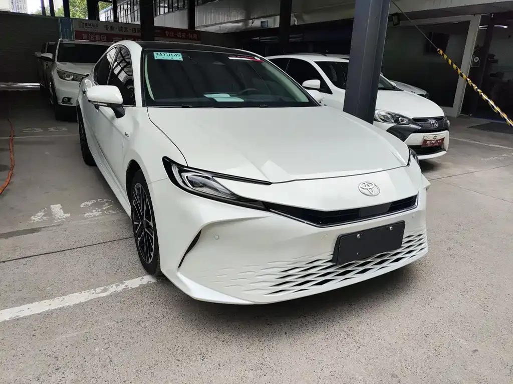 Toyota Camry — фото 6