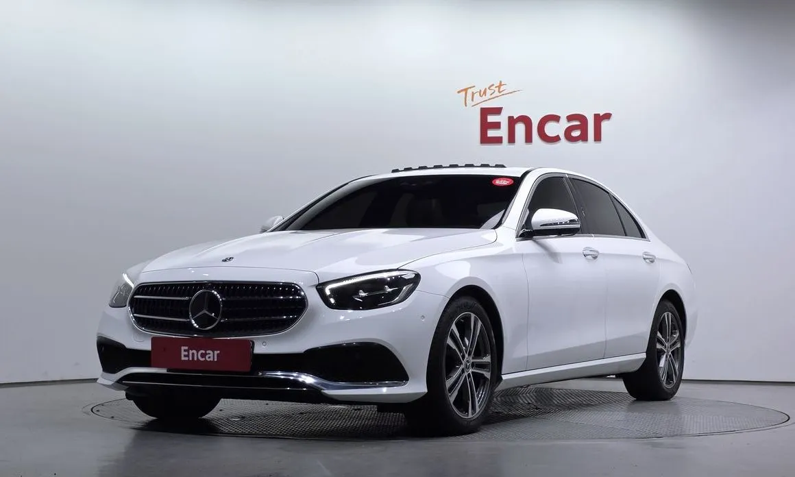 Mercedes-Benz E-Class — фото 1