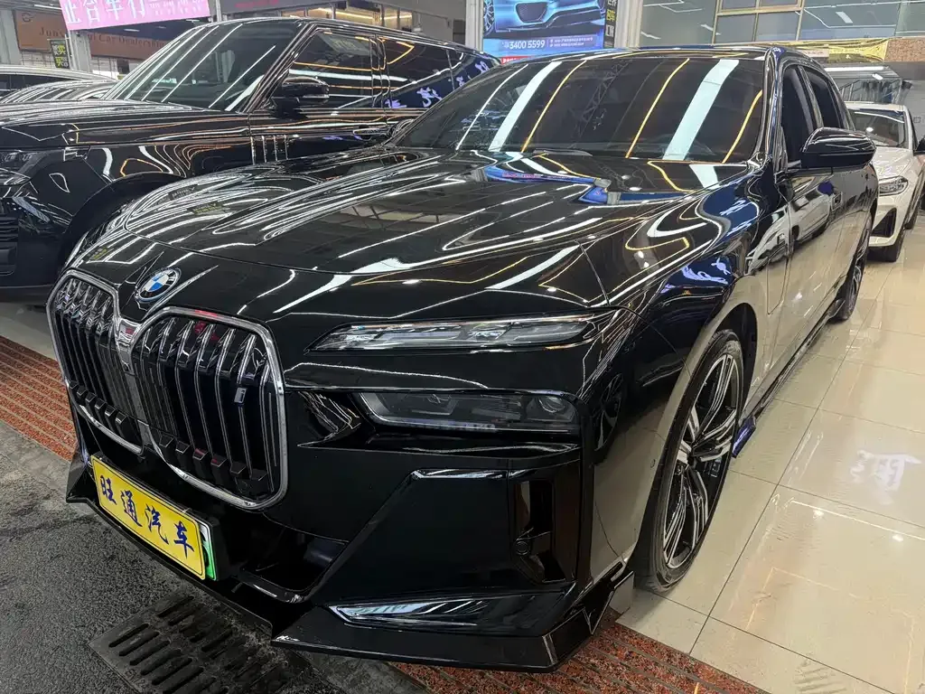 BMW i7