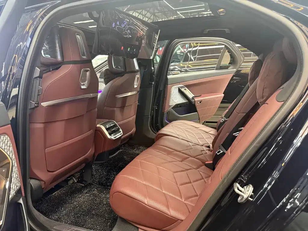 BMW i7 2023 из CN, фото 3