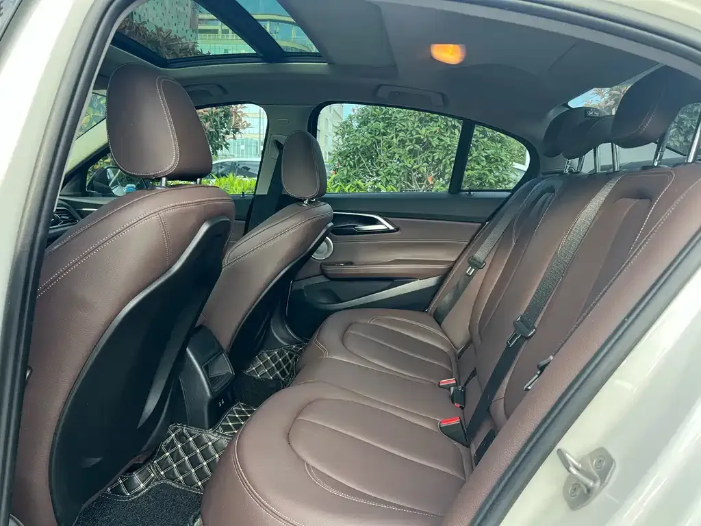 BMW 1 Series 2021 из CN, фото 4