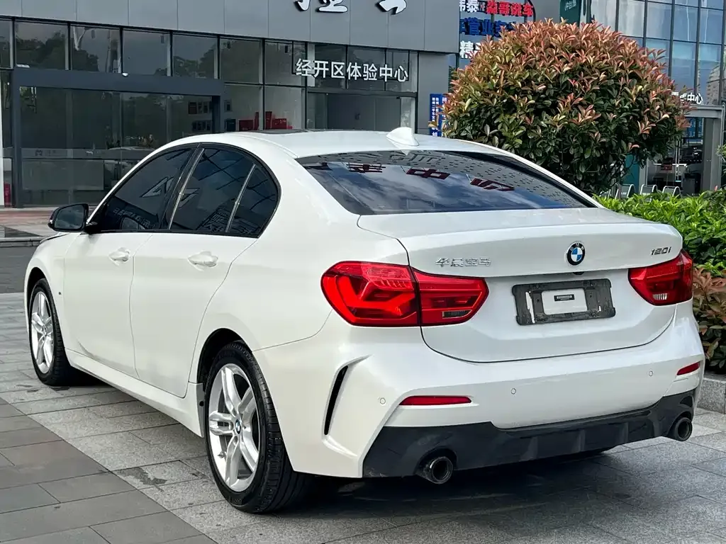 BMW 1 Series 2021 из CN, фото 2
