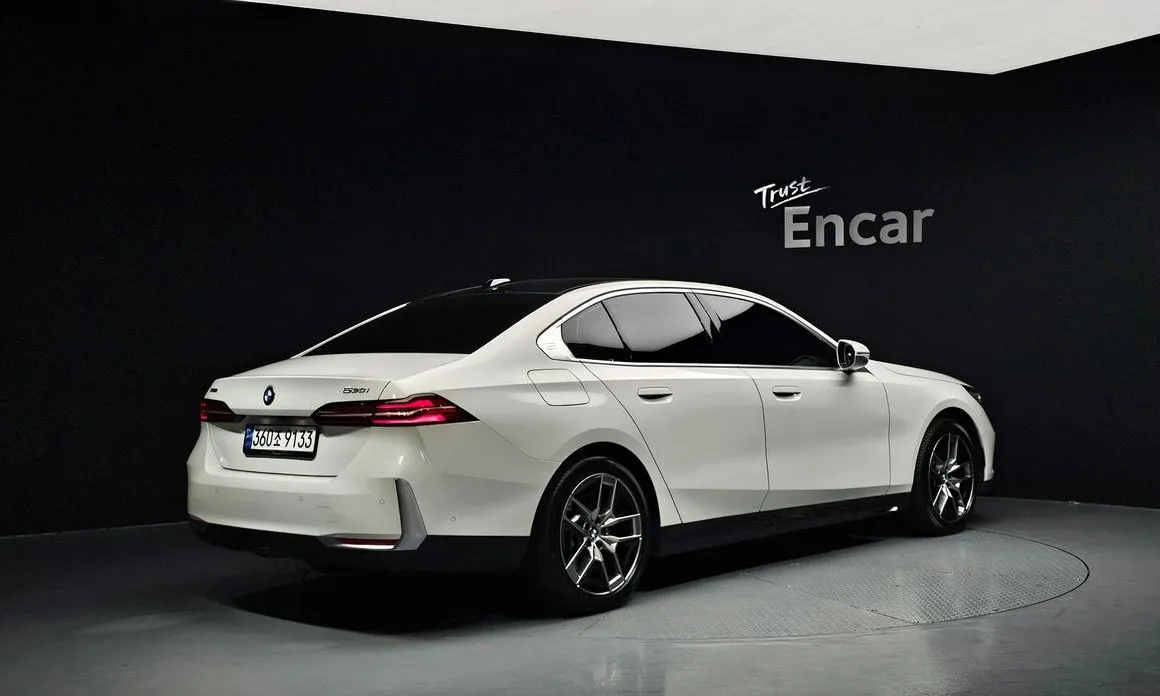 BMW 5-Series 2024 из KR, фото 2