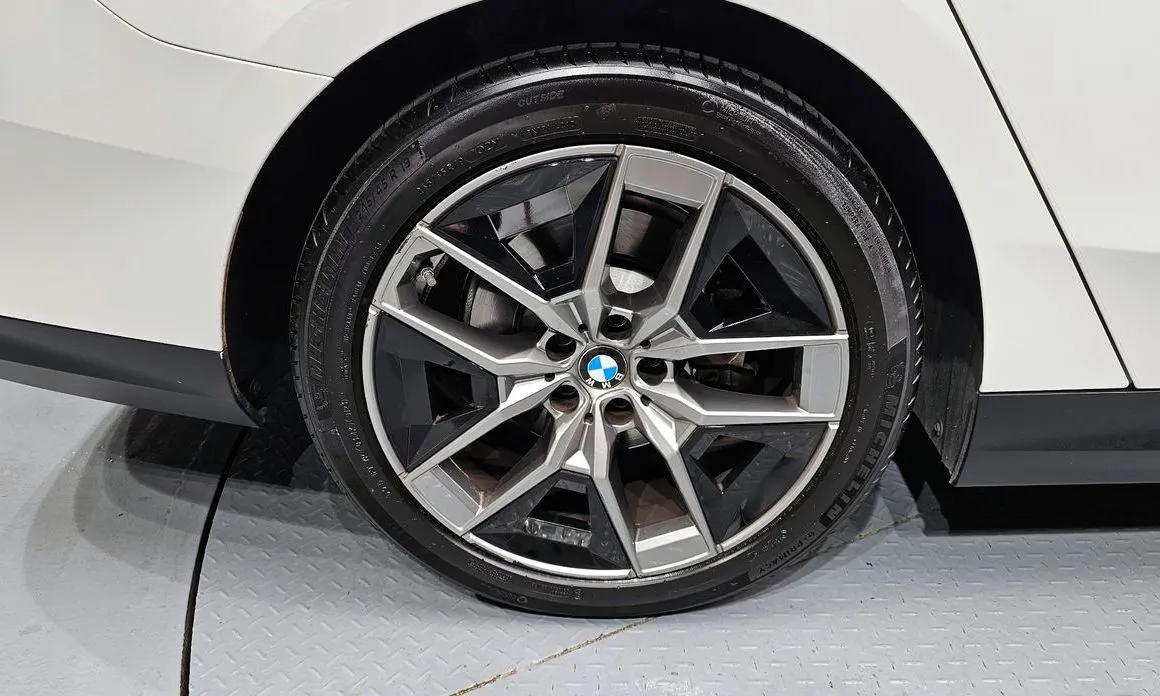BMW 5-Series 2024 из KR, фото 4