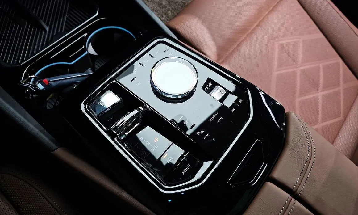 BMW 5-Series 2024 из KR, фото 3