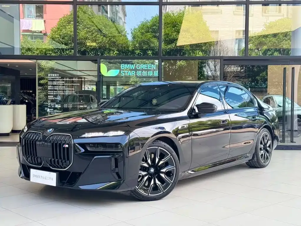 BMW i7 M70L