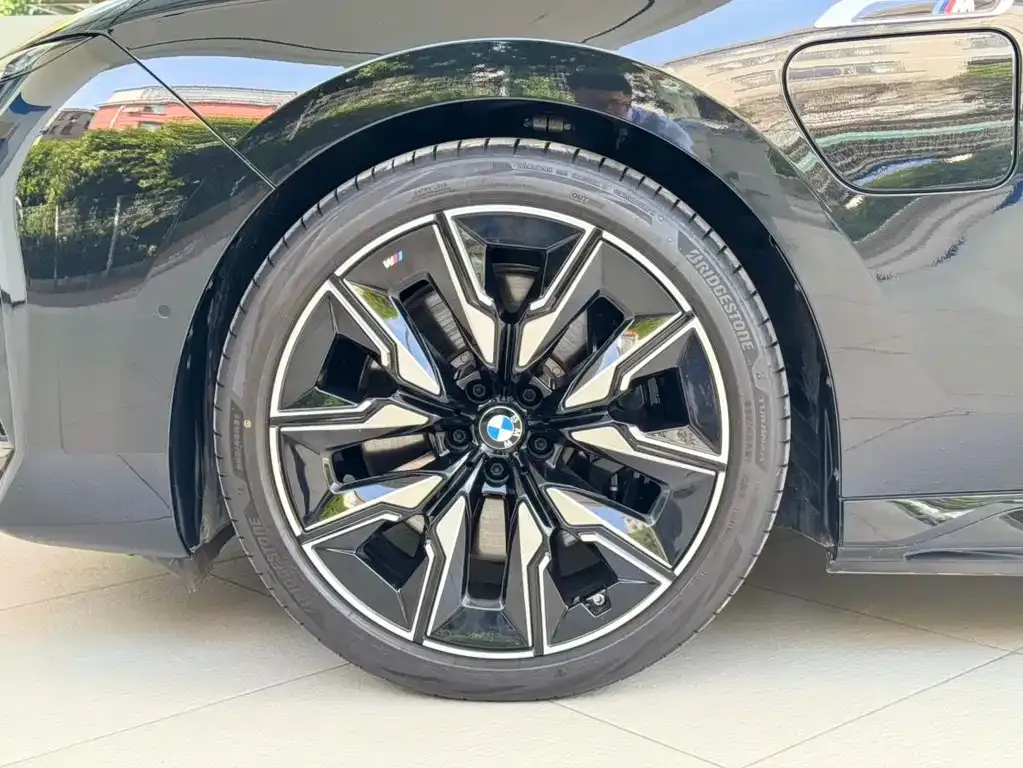 BMW i7 M70L 2025 из CN, фото 9