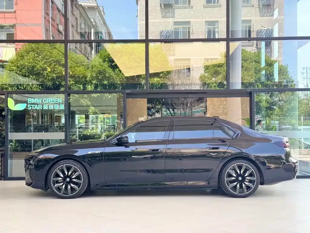 BMW i7 M70L 2025 из CN, фото 8