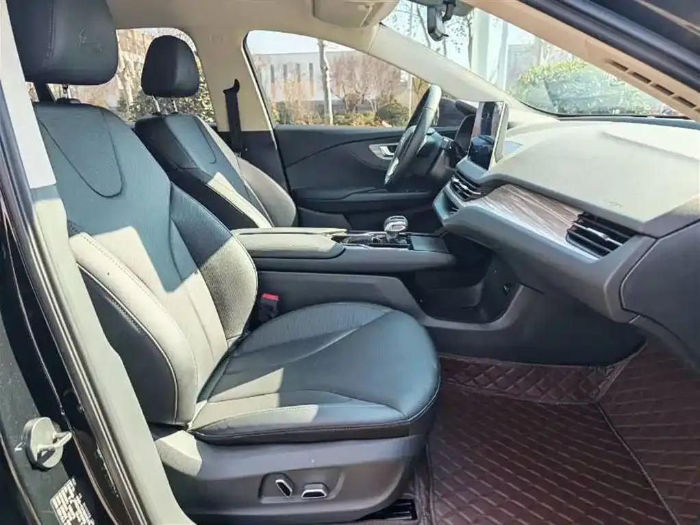 Hongqi E-QM5 — фото 3