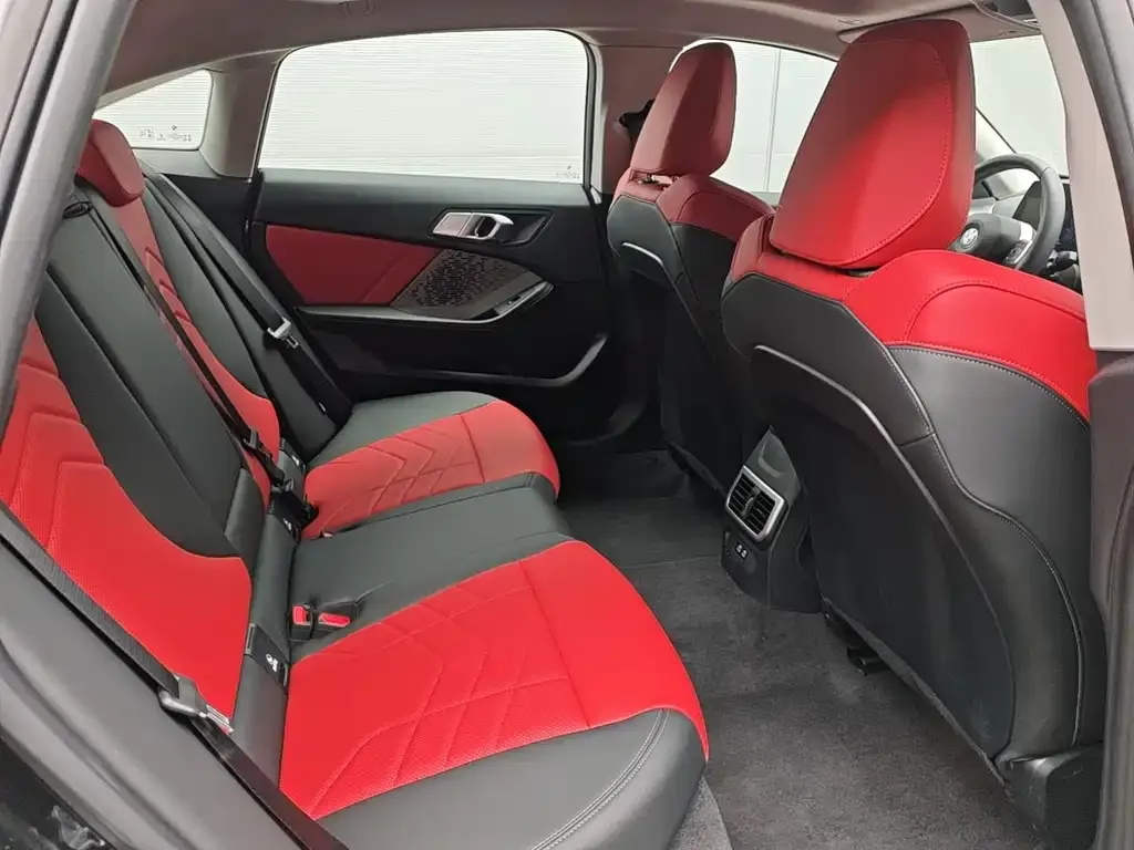 BMW 2 Series 2025 из CN, фото 6