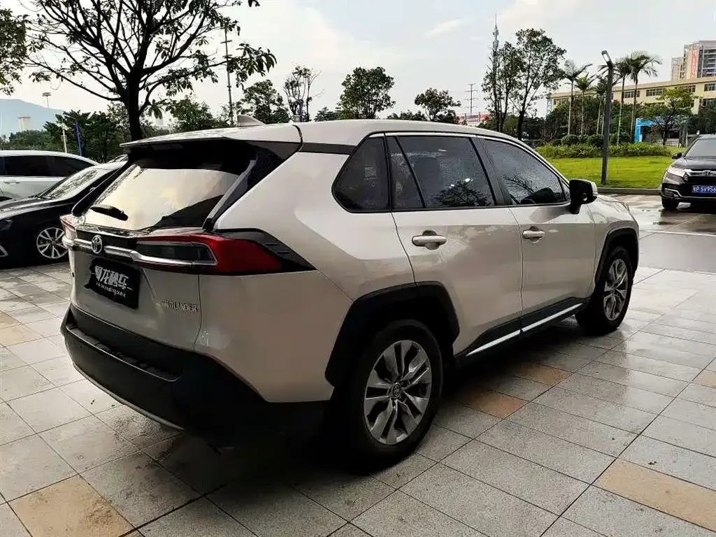 Toyota Wildlander — фото 9