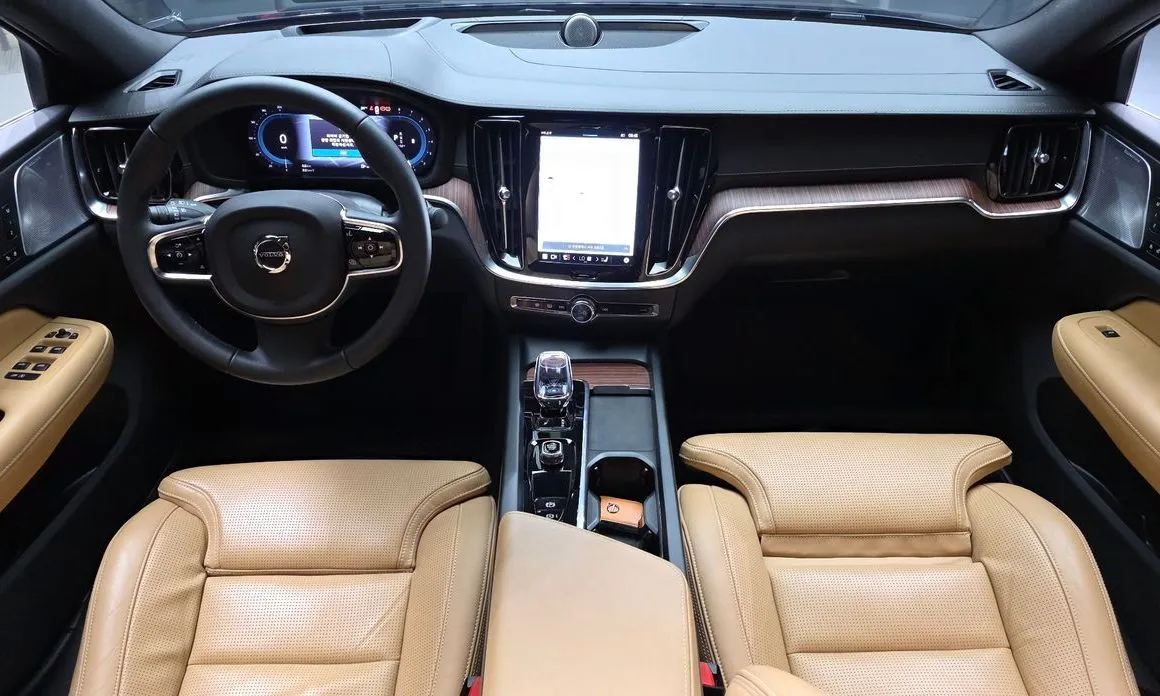 Volvo S60 2024 из KR, фото 10