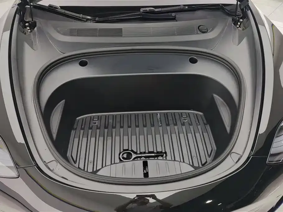 Tesla Model 3 — фото 10