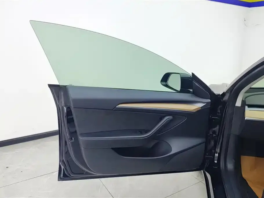 Tesla Model 3 — фото 4