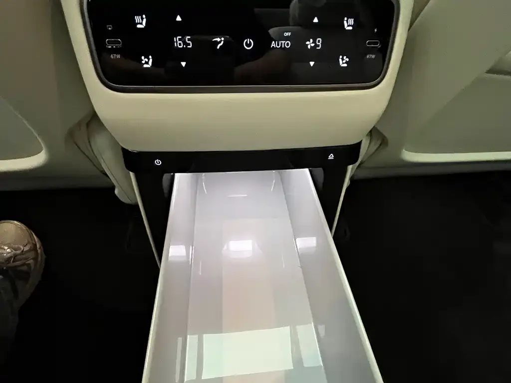 Li Auto i8 — фото 7
