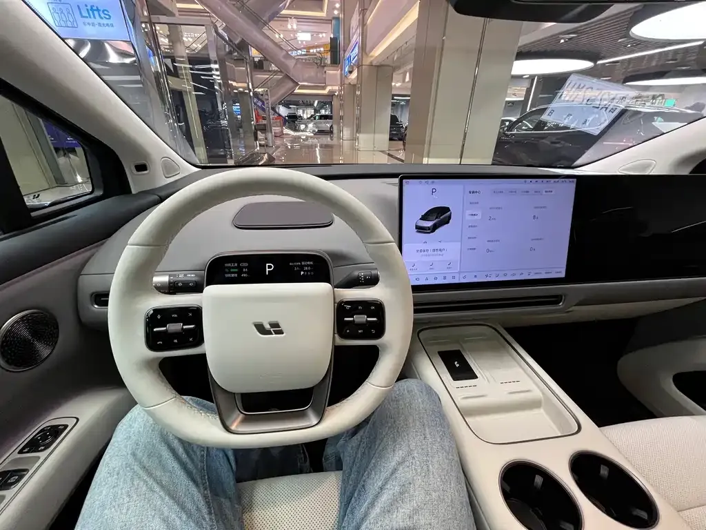 Li Auto i8 — фото 10