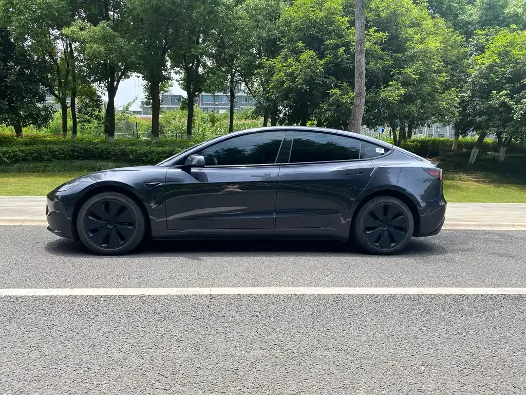 Tesla Model 3 — фото 8