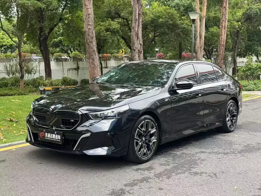 BMW 5 Series — фото 1