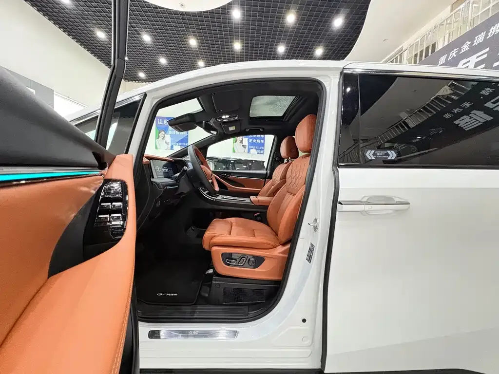 GAC Motor Trumpchi M8 — фото 9