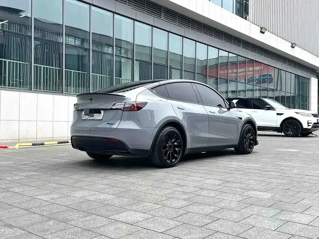 Tesla Model Y — фото 4