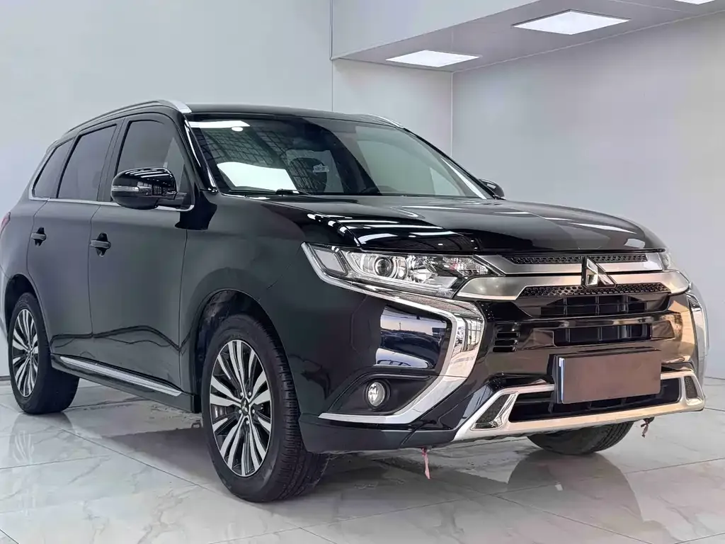 Mitsubishi Outlander — фото 6