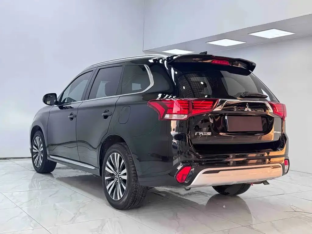 Mitsubishi Outlander — фото 2
