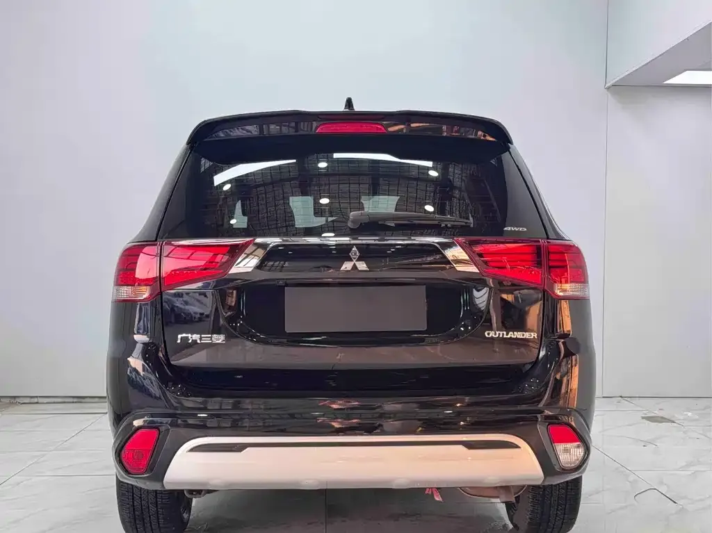 Mitsubishi Outlander — фото 10