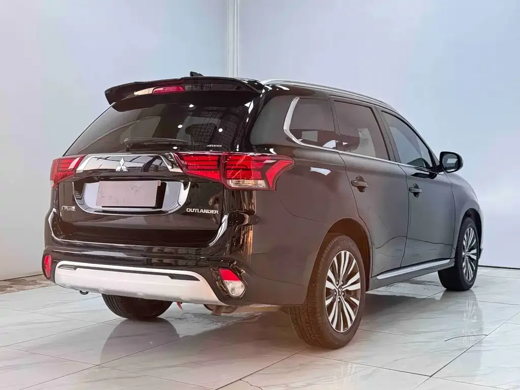 Mitsubishi Outlander — фото 7