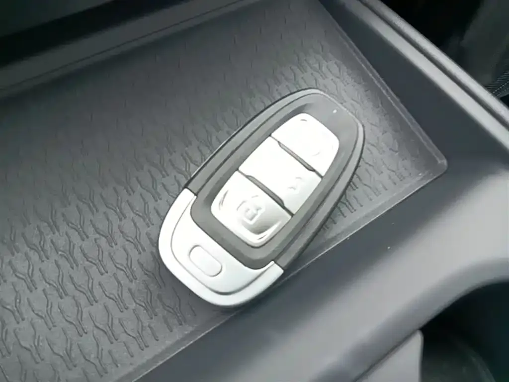Hongqi E-QM5 — фото 2