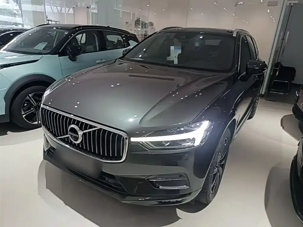 Volvo XC60 — фото 1