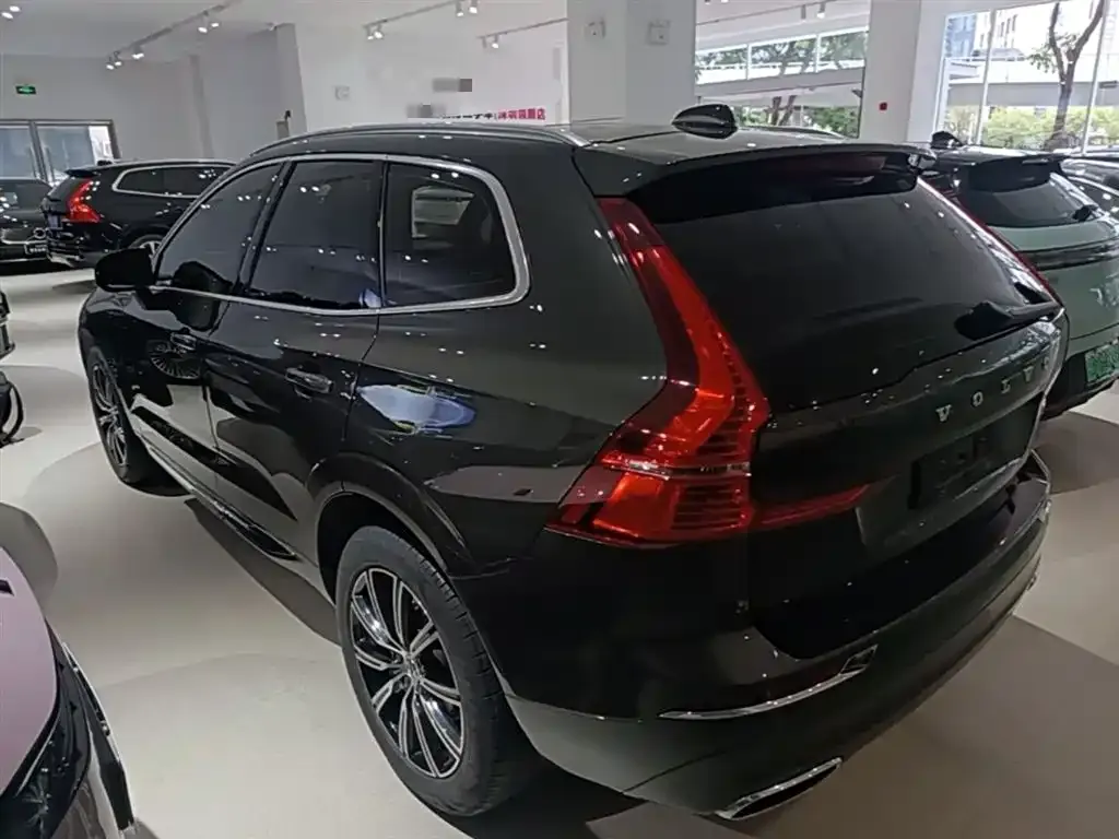 Volvo XC60 — фото 10