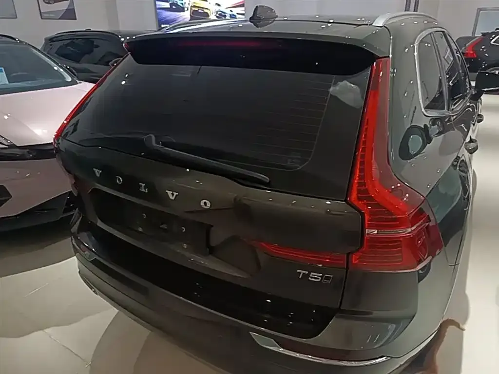 Volvo XC60 — фото 7