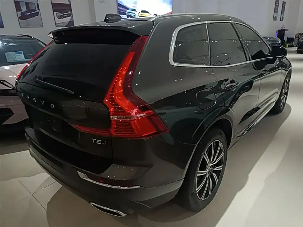 Volvo XC60 — фото 9