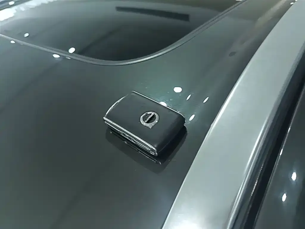 Volvo XC60 — фото 2