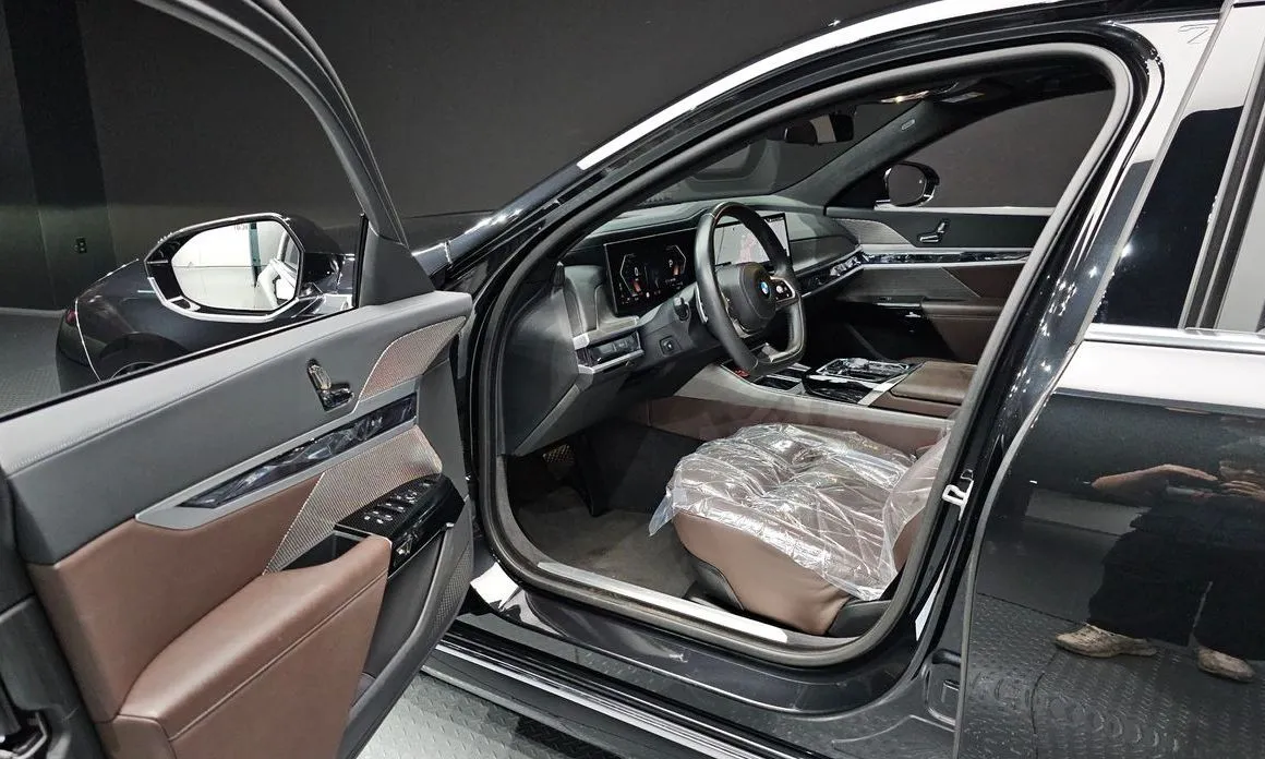 BMW 7-Series 2023 из KR, фото 8