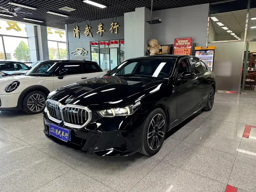 BMW 5 Series 2025 из CN, фото 1