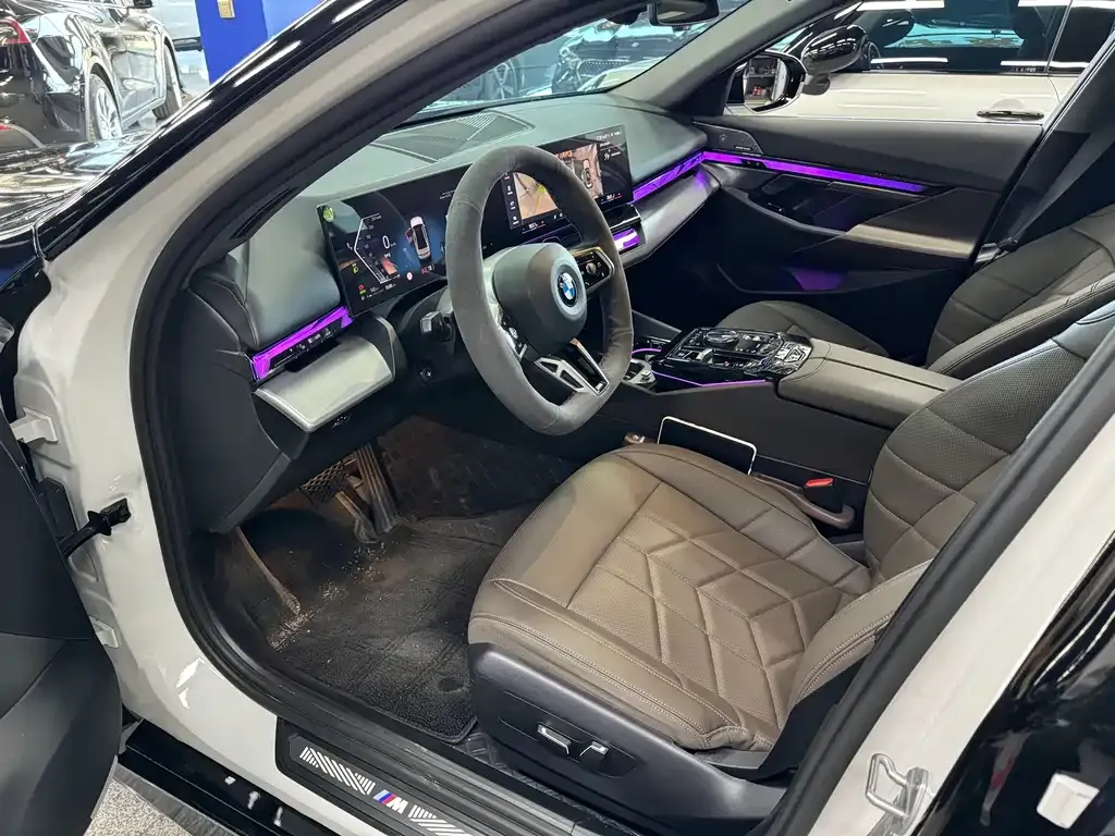 BMW 5 Series 2025 из CN, фото 2