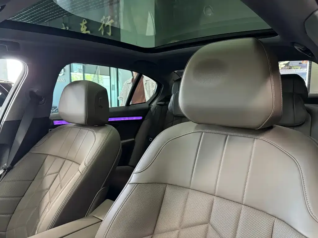 BMW 5 Series 2025 из CN, фото 6